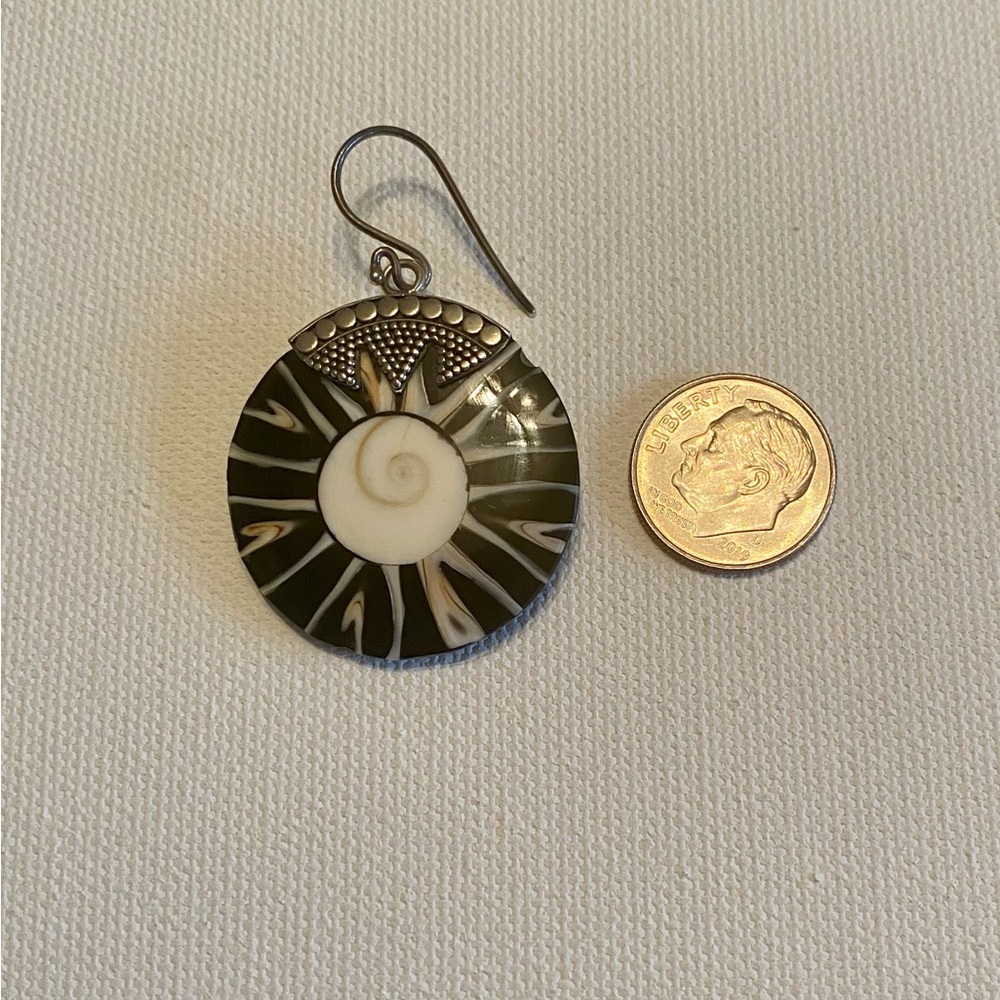 Silver Shell earrings - Picture 7 of 7